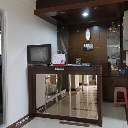 Reddoorz Plus Near Ambassador Mall 雅加达 外观 照片